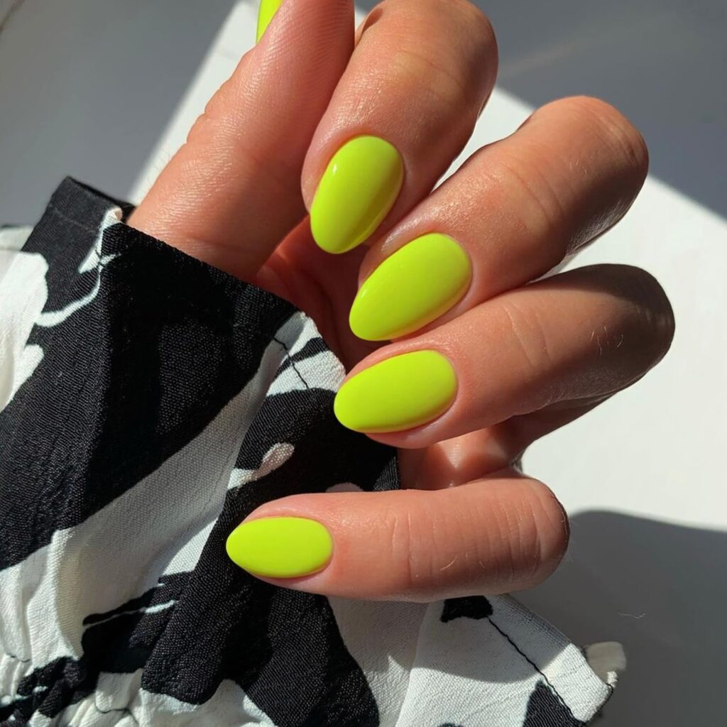 Neon-Green nails
